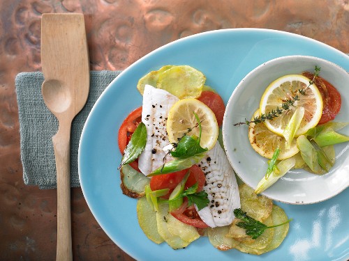 Fillet of sole with potatoes, tomatoes and lemons
