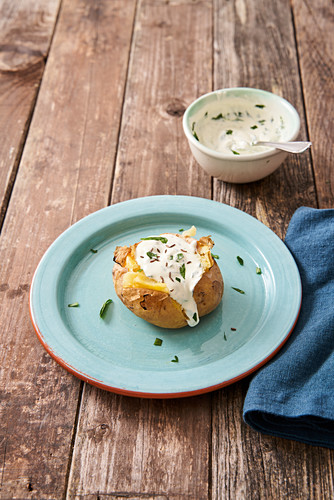 Baked potatoes with herb quark