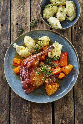 Entenkeuel mit Kürbis, Orangen und Kartoffelnocken