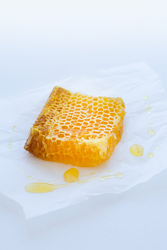 Honeycomb on sandwich paper