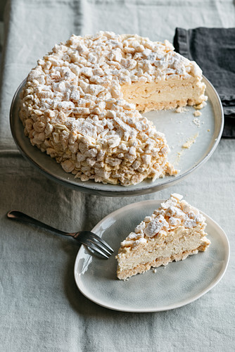 Festliche Baisertorte mit Zabaione-Creme