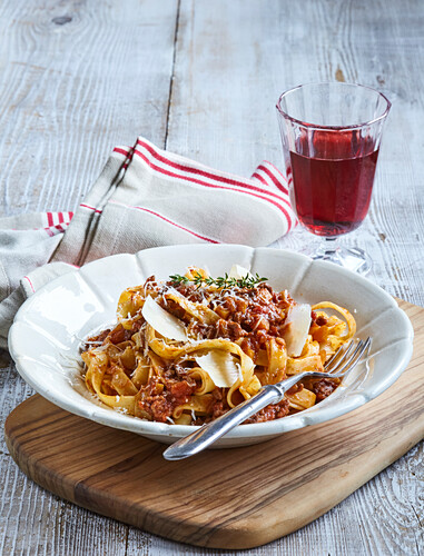 Bandnudeln mit Sauce Bolognese