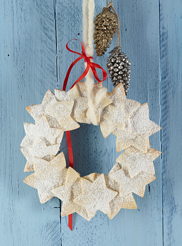 Star cookie wreath for Christmas