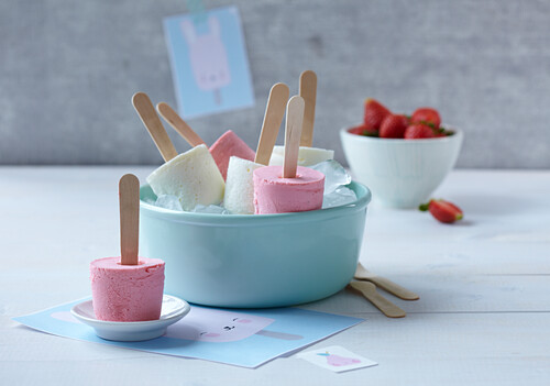 Homemade milk ice cream and strawberry ice cream on sticks (quick recipe)