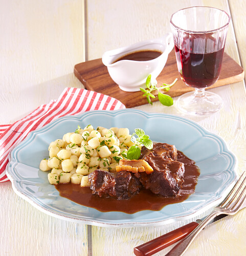 Stawed beef cheeks with wine
