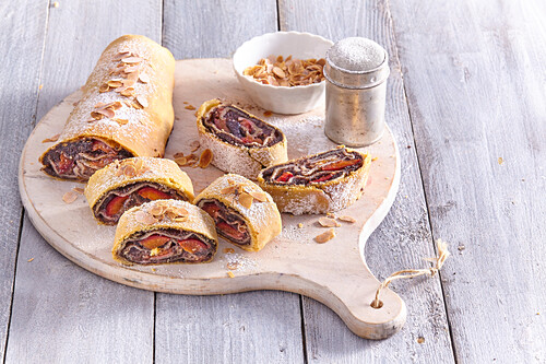 Drawn strudel with plums and poppy seed