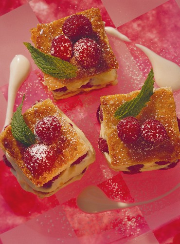 Puff pastry slices with raspberries & champagne mousse 