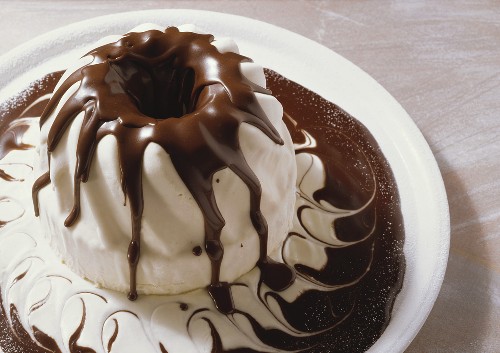 Ice cream gugelhupf with chocolate coating