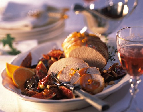 Turkey breast with figs and almonds