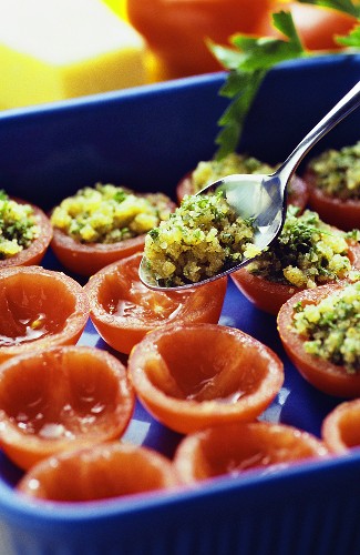 Stuffing tomatoes with breadcrumb and parsley paste