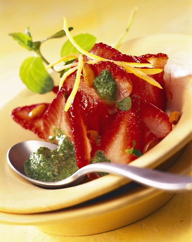 Marinated strawberries with apple and peppermint sauce