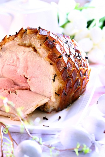 Roast Easter ham with cloves
