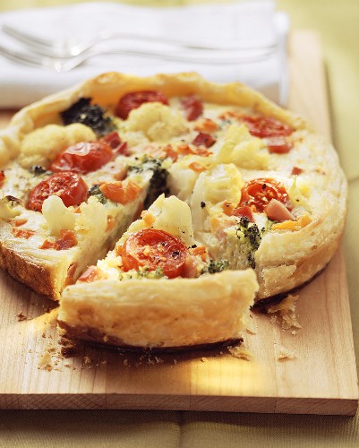 Vegetable quiche with cherry tomatoes