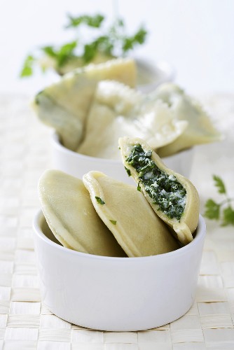 Pasta envelopes with spinach and ricotta filling
