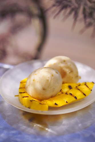 Lime sorbet with grilled mango slices