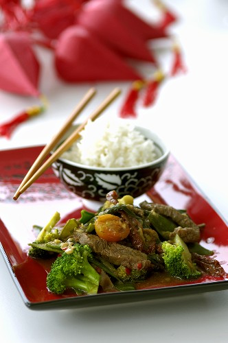 Stir-fried beef with vegetables