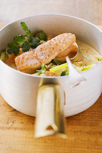 Parsley root and leek medley with salmon fillet