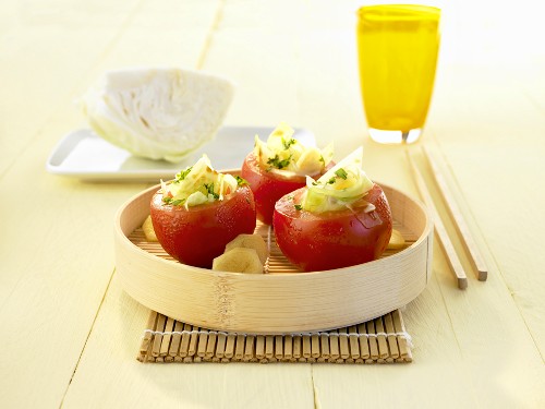 Steamed tomatoes with cabbage and ginger stuffing