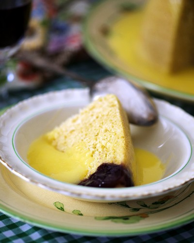 Sponge pudding with custard