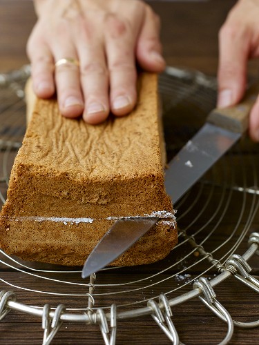 Splitting a loaf cake horizontally