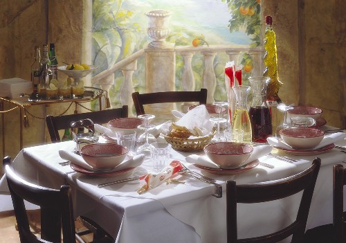 Italienisch Gedeckter Tisch Bilder Kaufen 43005 Stockfood