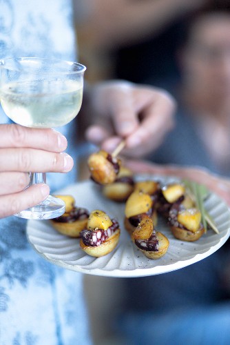 Potato canapes with Bloodwurst and apple, Port and Tonic aperitif