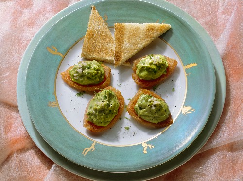 Gebratene Tomaten mit Avocadocreme