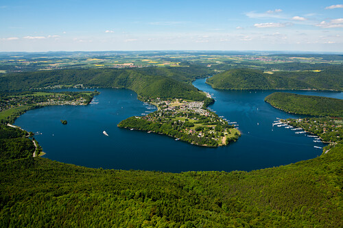 Luftaufnahme vom Edersee im Bereich der … Bild kaufen