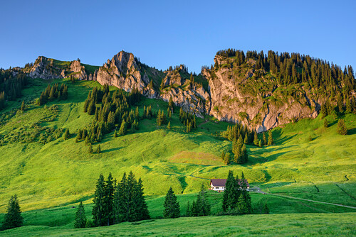 Alpenglühen am Besler, Alm im … - Bild kaufen - 71023949 ...