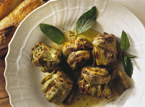 Carciofi alla menta (stewed artichokes), Italy