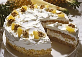 Cream sponge with pineapple