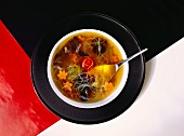 Chinesische Suppe mit Gemüse