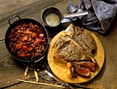 T-Bone-Steak mit Baked Beans