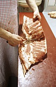Processing the back: cutting out the ribs