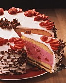 Erdbeer-Biskuit-Torte mit Joghurtguss