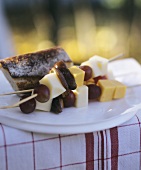 Skewered Picnic Snack; Grapes Cheese and Dates