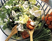 Chicorée-Batavia-Salat mit Roquefort & Dressing