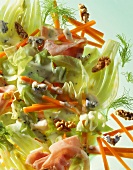 Kopfsalat mit Möhren,Fenchel,Nüssen,Schinken & Käsedressing