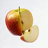 Apfel der Sorte Jonagold, angeschnitten