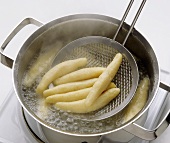 Making potato noodles