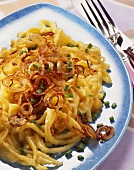 Cheese noodles with roast onions and chives