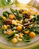 Mixed salad with calf liver strips, vegetables & pasta