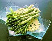 Poached leeks with hollandaise sauce and parsley