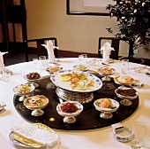 Chinesische Vorspeisen auf dem Tisch eines China-Restaurants