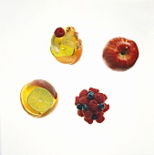 Früchte als Satzzeichen (Punkt) für das Alphabet aus Früchten