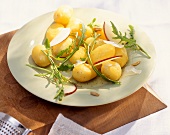 Marinated potatoes with apple wedges, Parmesan & rocket