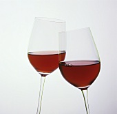 Zwei Gläser Rotwein