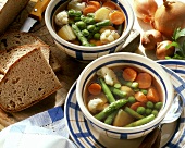 Colourful vegetable stew with green asparagus