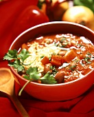 Tomato and pepper soup with red beans