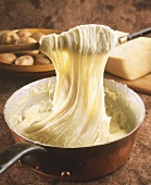 Aligot (Kartoffelpürree mit Käse, aus der Auvergne)